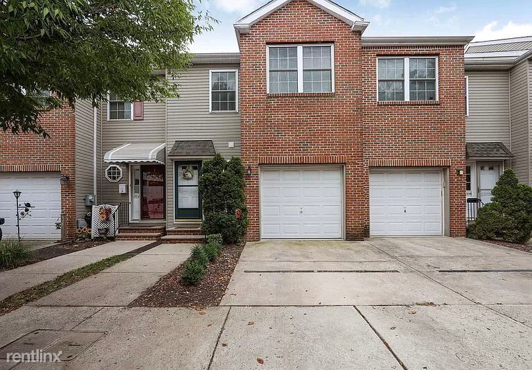 Primary Photo - 3 br, 3 bath House - 2850 E Bristol St