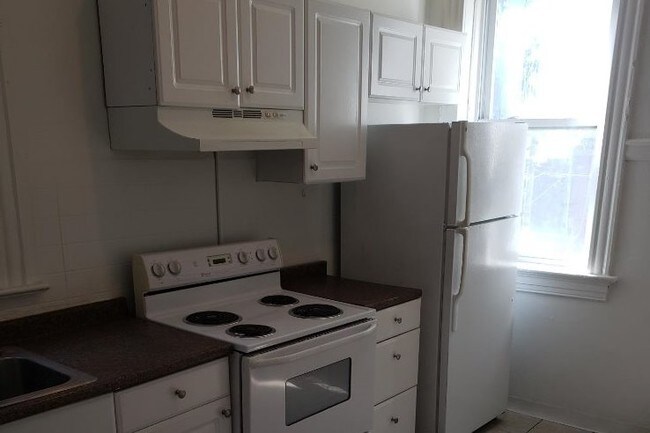 Cocina - 4628 Enright Ave