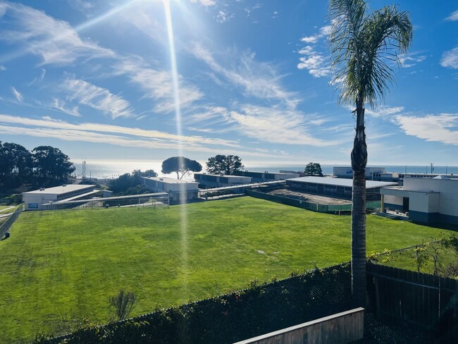 Building Photo - Ocean View 3 Bedroom 3 Bath Pismo Heights ...