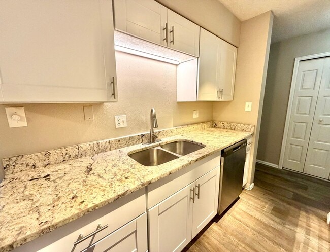 Building Photo - Quiet & Private Condo Retreat in the Heart...