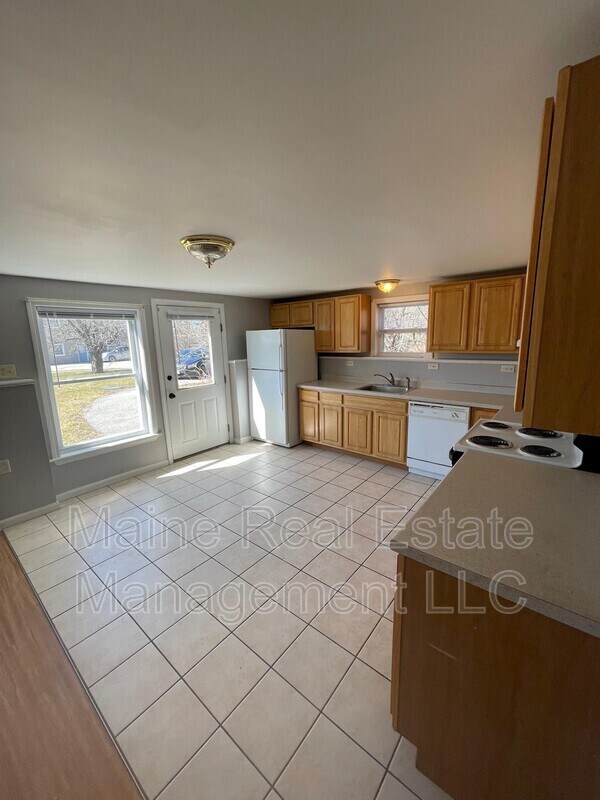 1833 Hammond St Unit 3, Hermon, ME 04401 Condo for Rent in Hermon