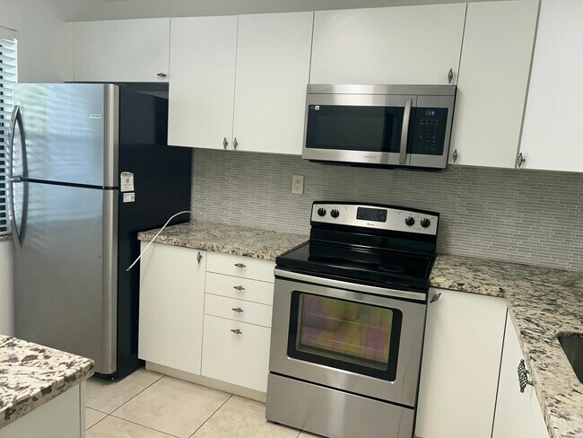 Building Photo - 1290 S Military Trail