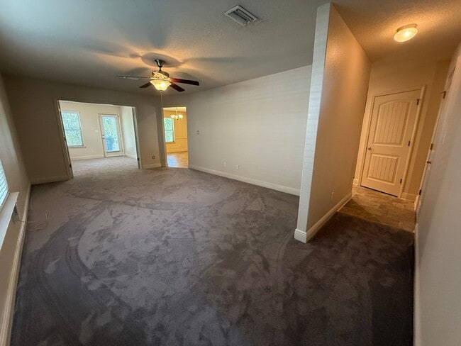 Building Photo - Pensacola - Weatherstone - 4 bedroom, 2.5 ...