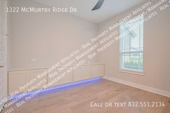 Foto del edificio - 1322 McMurtry Ridge Dr