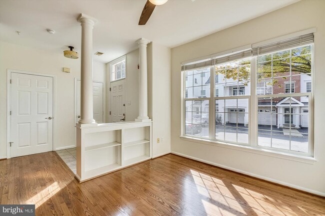 Building Photo - 10752 Symphony Way