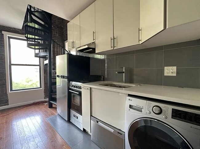 Building Photo - 6 Saint Nicholas TERRACE
