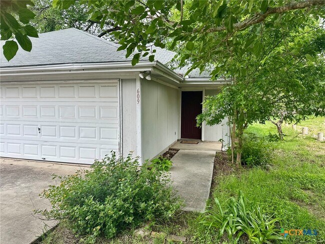 Building Photo - 609 Martin Luther King Dr