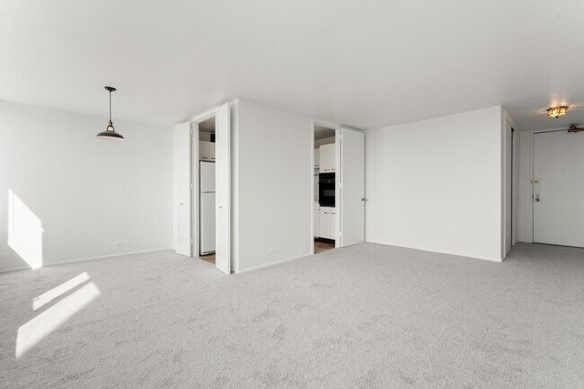 Foto del edificio - 1700 E 56th St