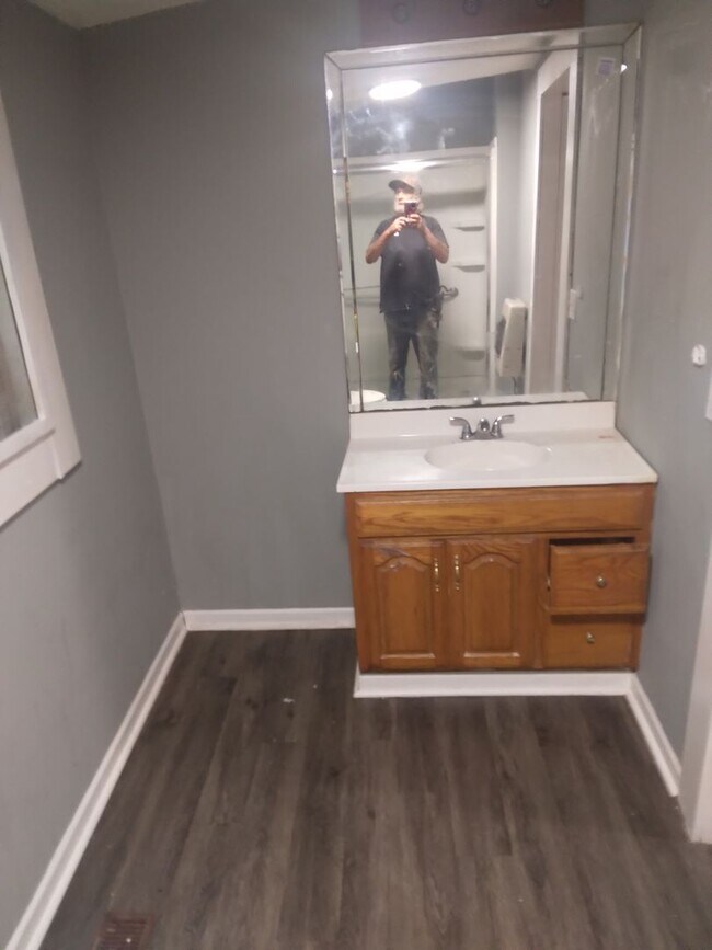 Building Photo - 121 Baggett St