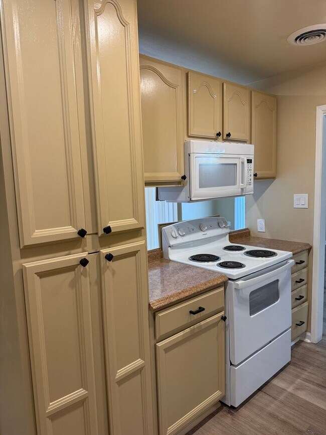 Building Photo - BEAUTIFULLY REMODELED 2 BEDROOM IN CARMICHAEL