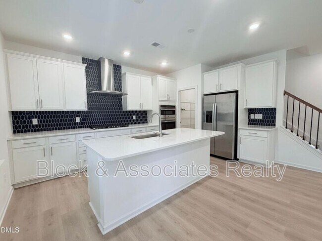 Building Photo - 611 Contento Ct