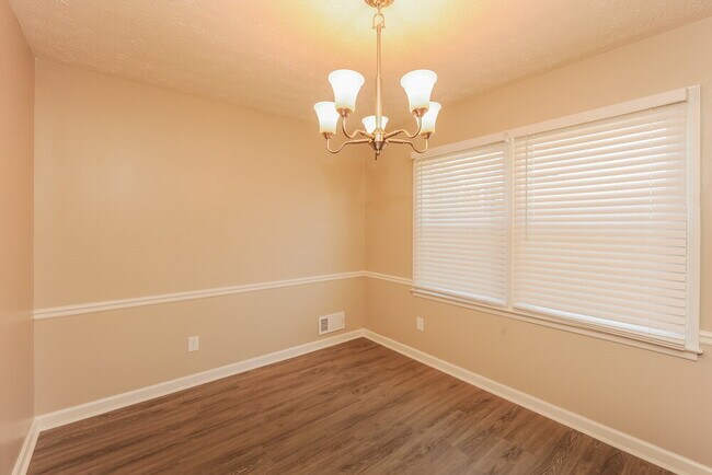 Foto del edificio - 3325 Shady Cove Rd
