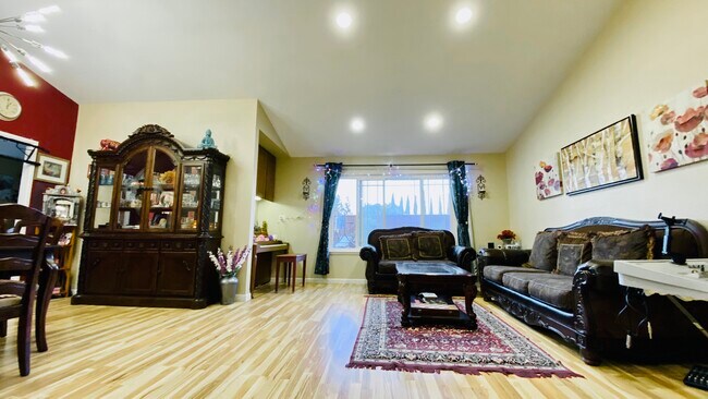 Foto del edificio - 2959 Silverland Dr