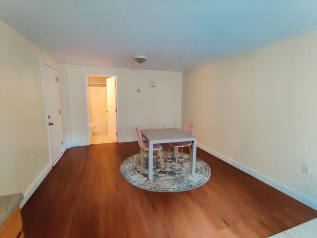 Building Photo - 1 Oak Tree Ln