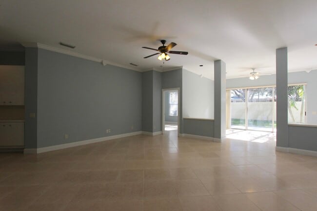 Building Photo - 240 Sussex Cir