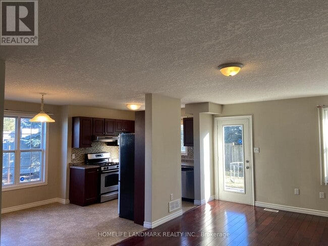 Building Photo - 573 Chablis Dr