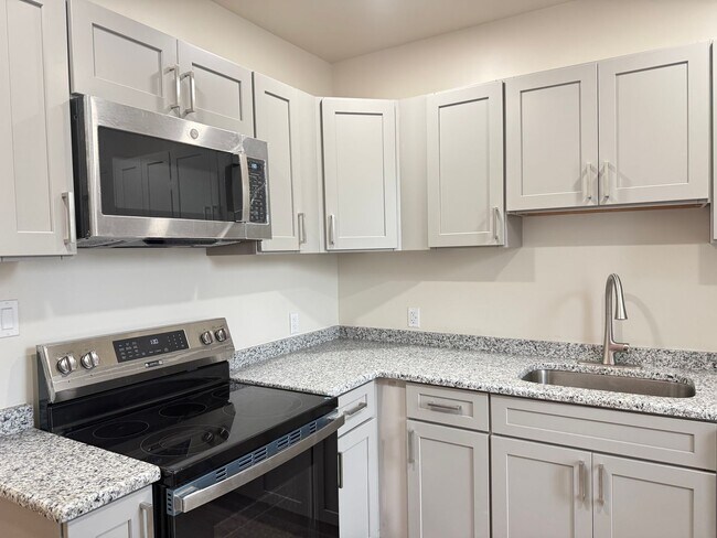 Foto del edificio - Newly Renovated 3 Bedroom 2 Bathroom Apartment in Prime Location - Washer/dryer in unit!