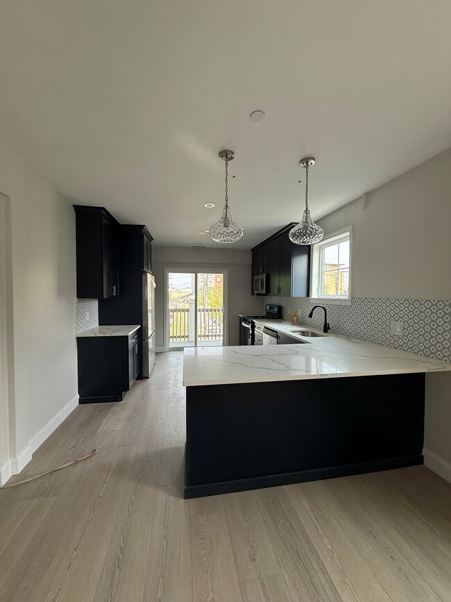 Kitchen - 131 Boston St