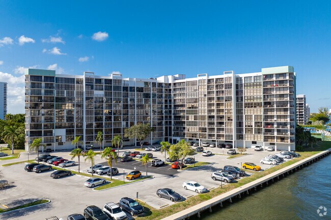 Building Photo - Towers of Oceanview East