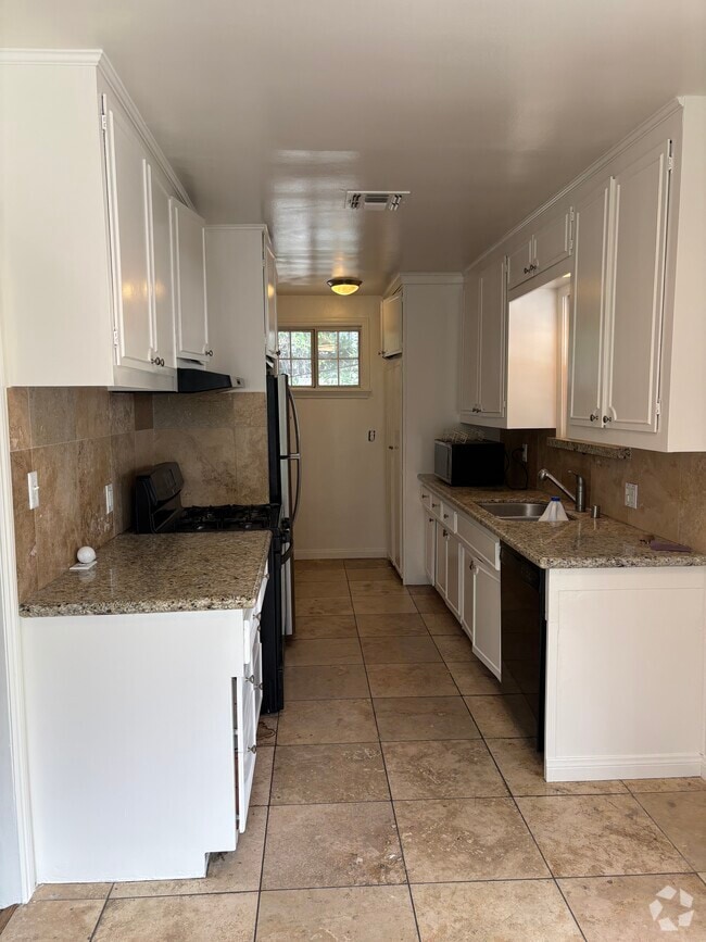 Building Photo - 10829 Kling St