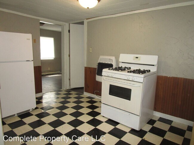 Building Photo - 2 br, 1 bath House - 2100 W. Memorial Dr.