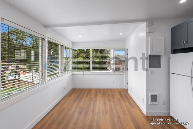 Foto del edificio - 815 Camaritas Ave