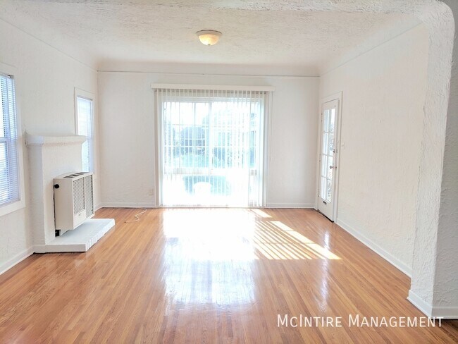 Building Photo - 4629 Clarissa Ave