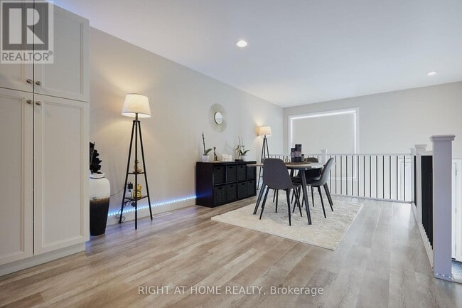 Building Photo - 42 Moonstone Cres