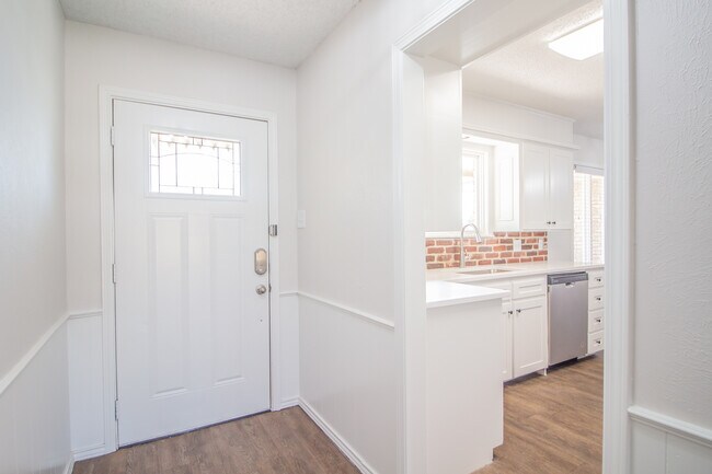 Foto del edificio - 3216 67th St