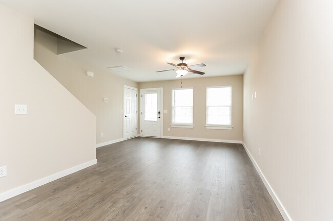 Building Photo - 210 Emmett Dr