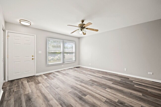 Foto del edificio - 7523 Bristol Ln