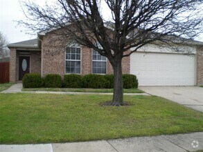Building Photo - 2213 Willow Dr