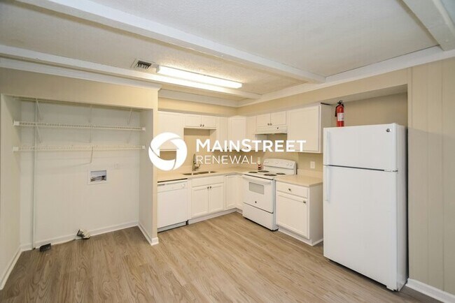 Building Photo - 3 Bedroom Pet-Friendly Home in Adamsville, AL with Main Street Renewal