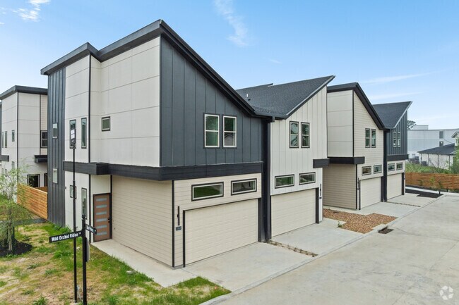 Foto principal - Cypress Manor Luxury Living