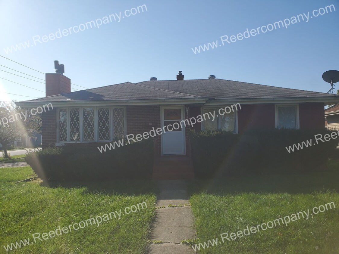 Primary Photo - Huge 3 bedroom 1.5 bath house