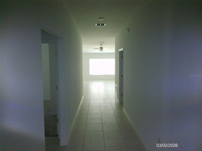 Building Photo - 1646 Red Loop