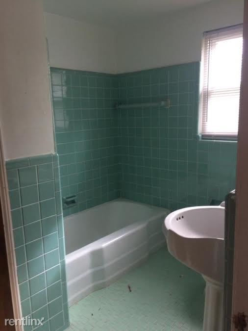 Foto del edificio - 9220 Faust Ave