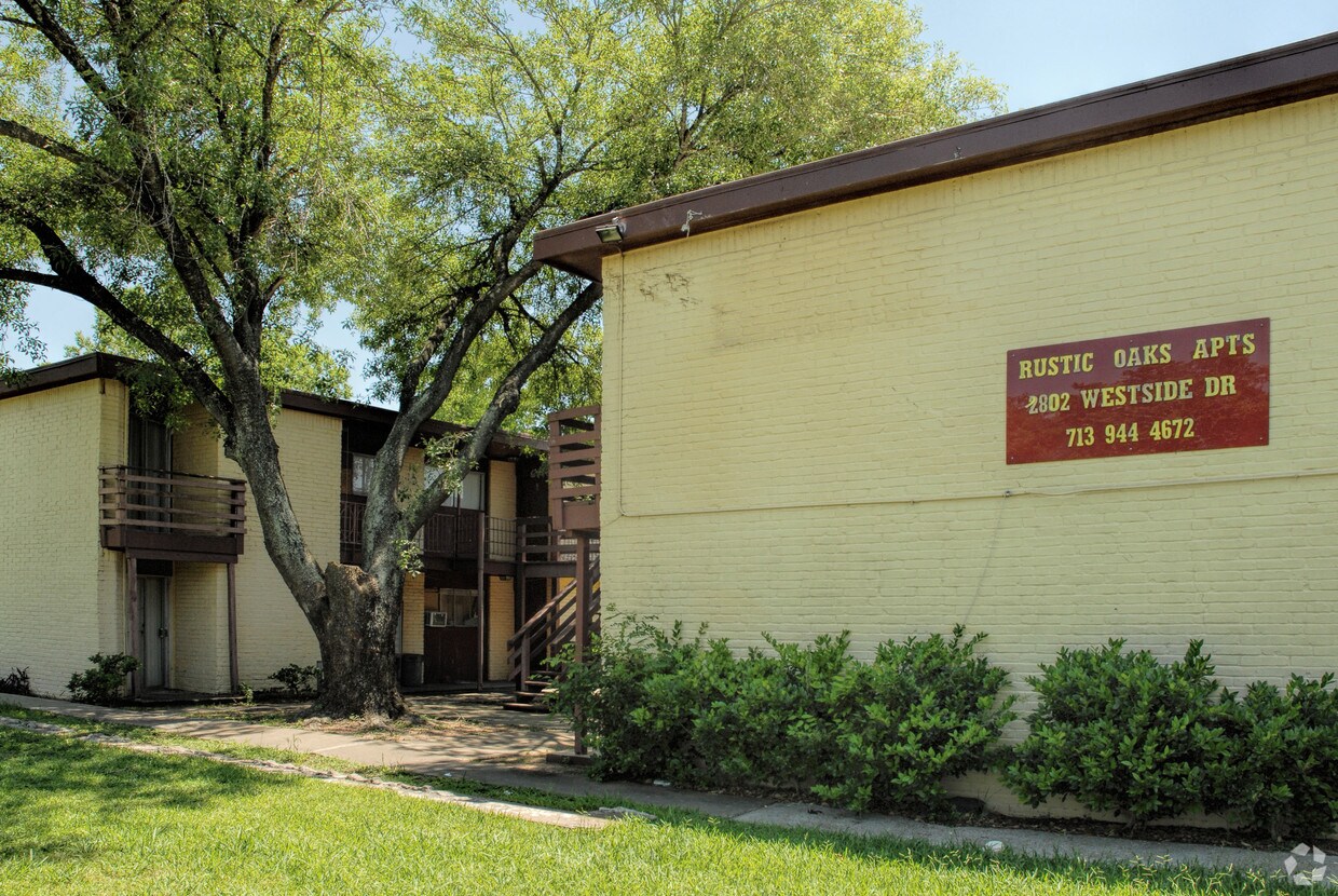 Rustic Oaks Apartaments - The Oberon