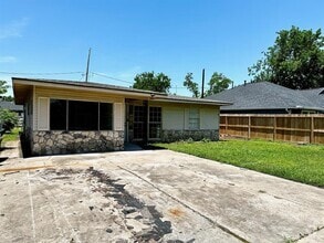 Building Photo - 5009 Chennault Rd