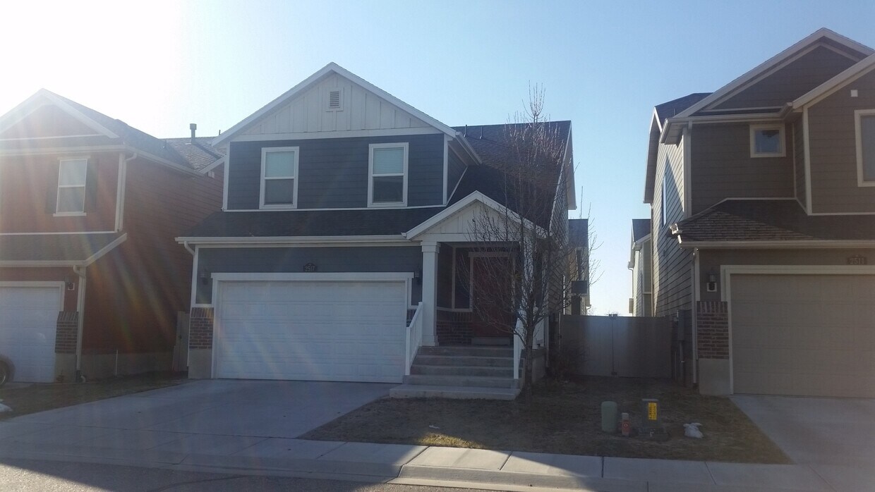 Primary Photo - Beautiful 2011 home in West Haven for rent