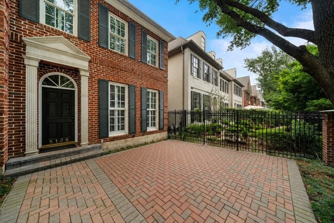 Building Photo - 5136 Chevy Chase Dr