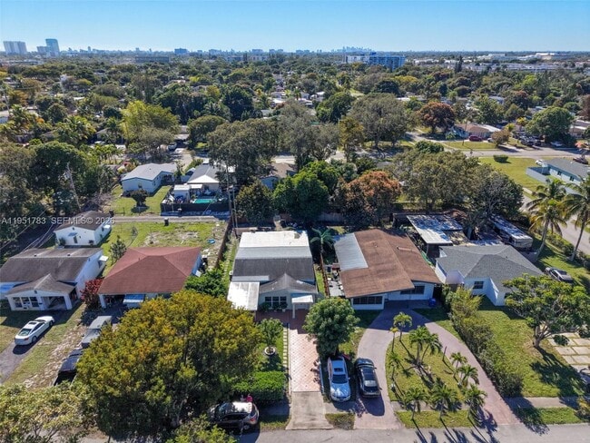 Building Photo - 1624 NE 175th St