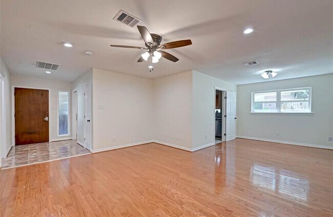 Building Photo - 7614 Barberton Dr