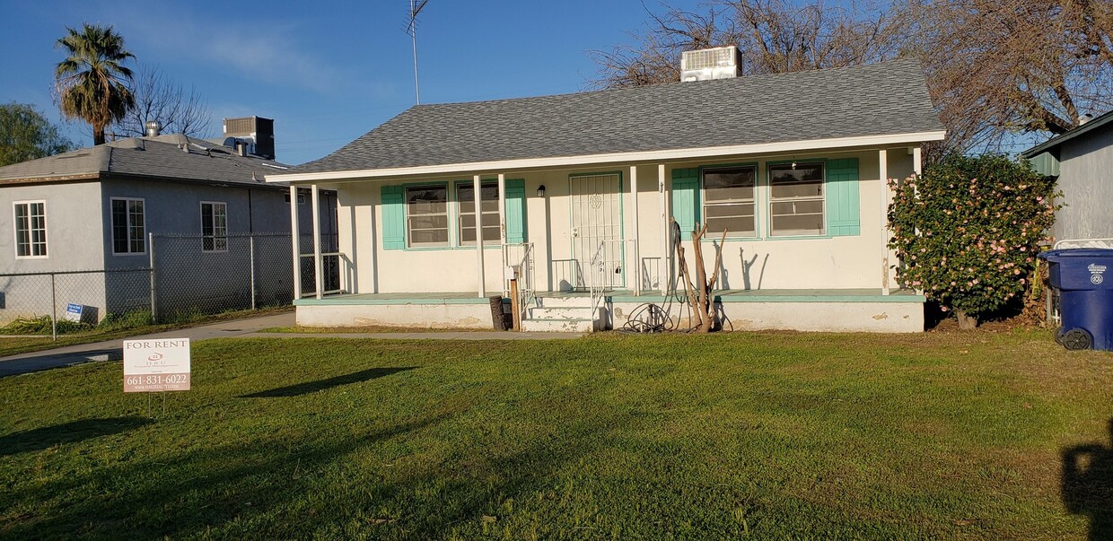 Primary Photo - 2 bedrooms/1 bath with garage
