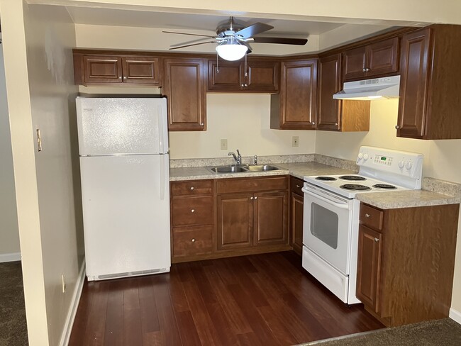 Kitchen - 13 Spruce Dr