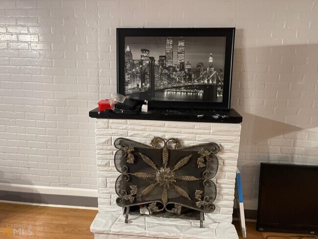 Foto del edificio - 471 Larchmont Cir NW