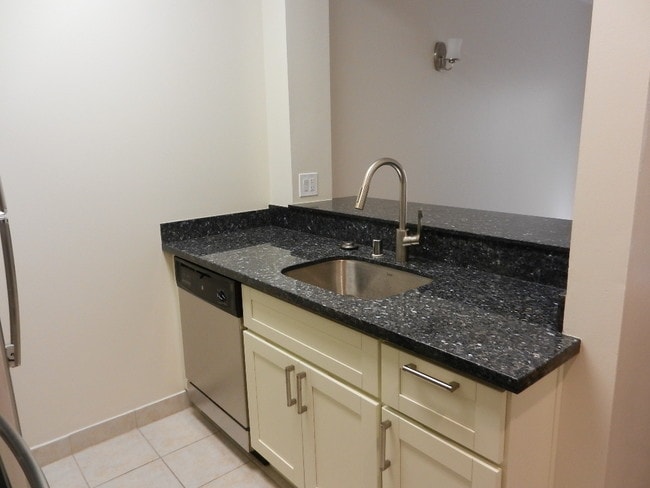 Kitchen - Lake Park Terrace Apartments