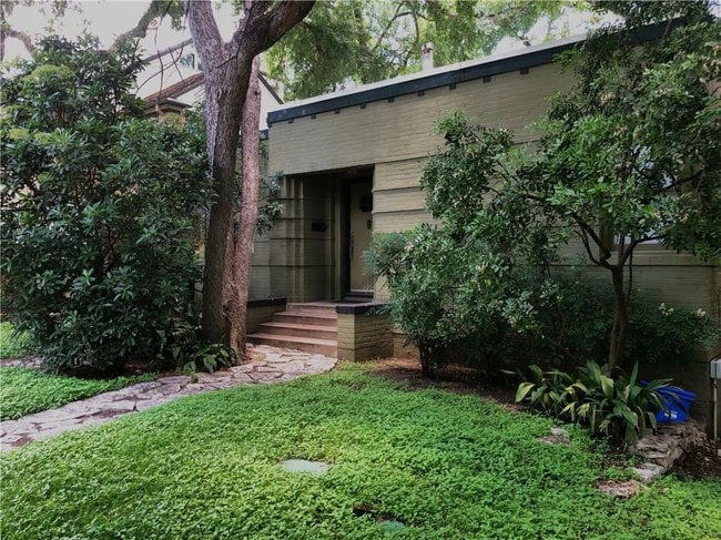 Building Photo - 500 W 33rd St