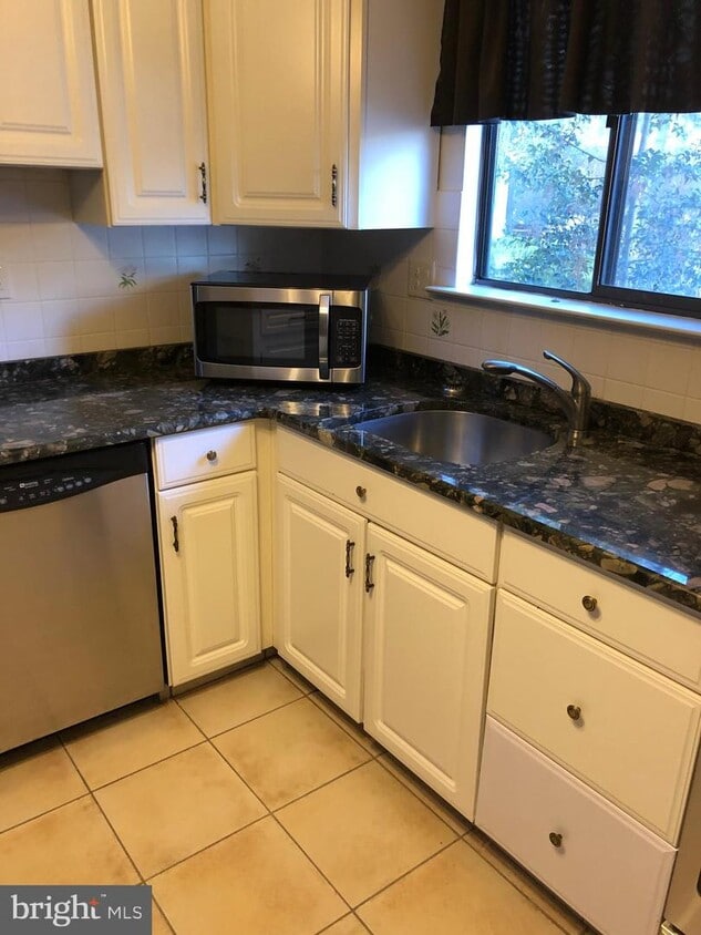 16 Dorset Dr, Evesham Township, NJ 08053 Condo for Rent in Evesham