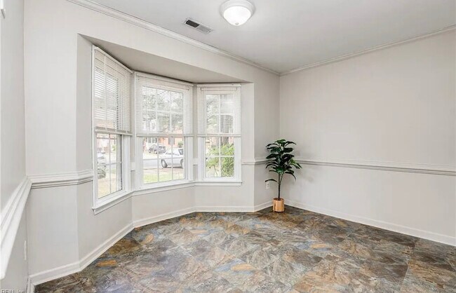 Building Photo - 342 Middle Oaks Dr
